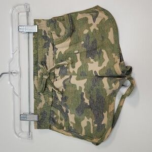 Joe's Jeans Girls Green Camo Dolphin Hem Sweat Shorts, Size 5 ~ EUC